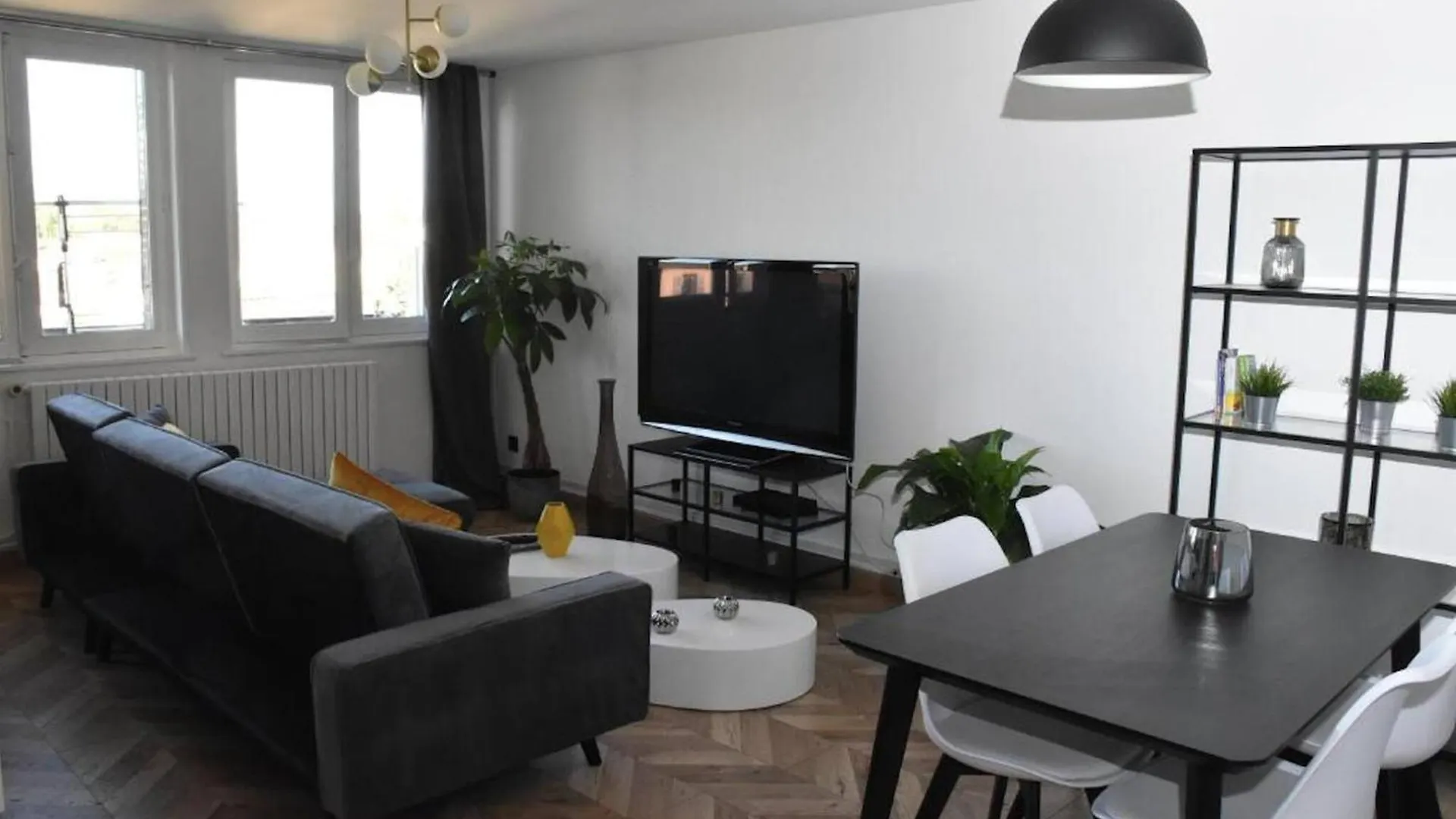 Suite Constance Bourg-en-Bresse