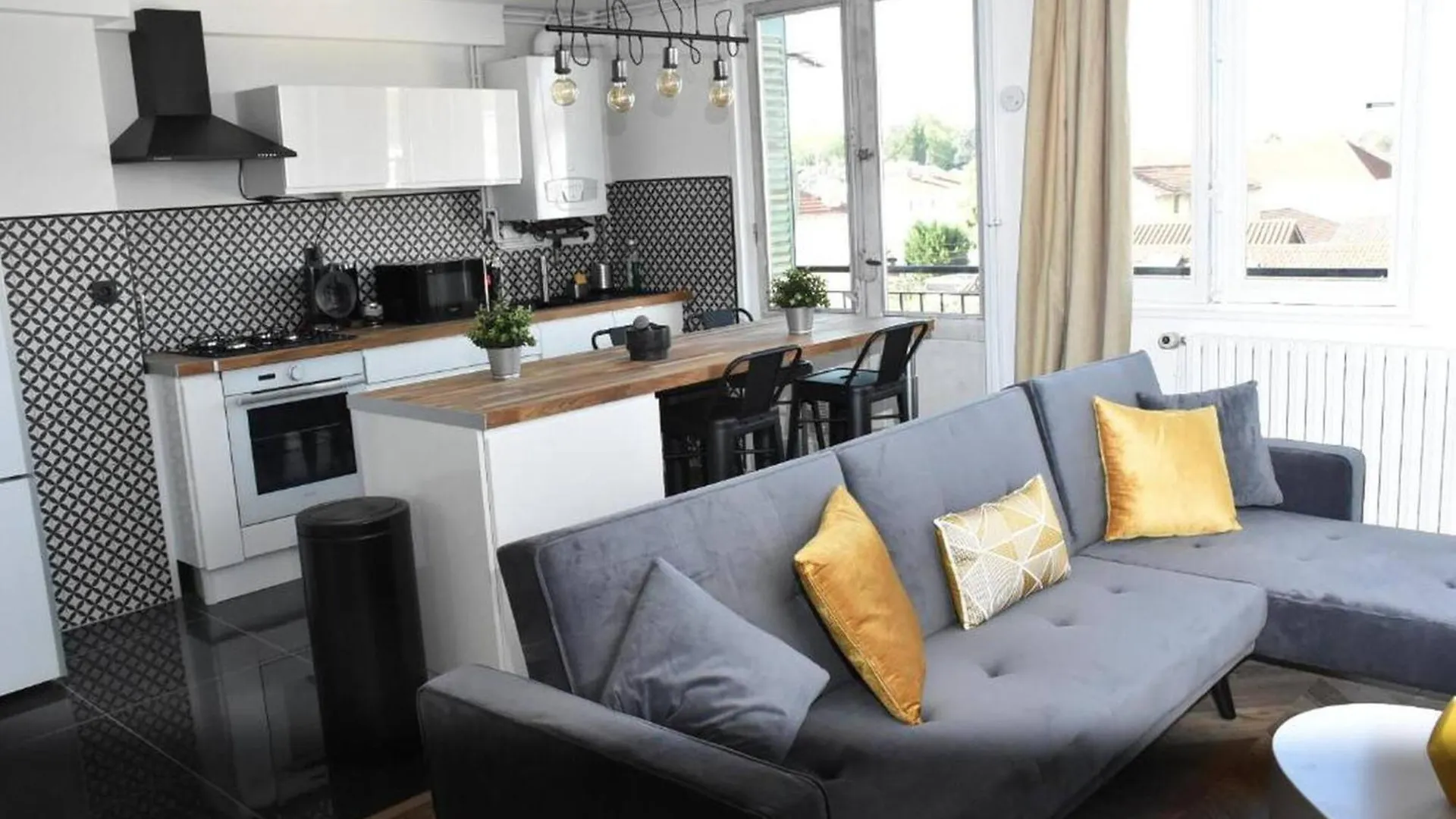 Suite Constance Bourg-en-Bresse